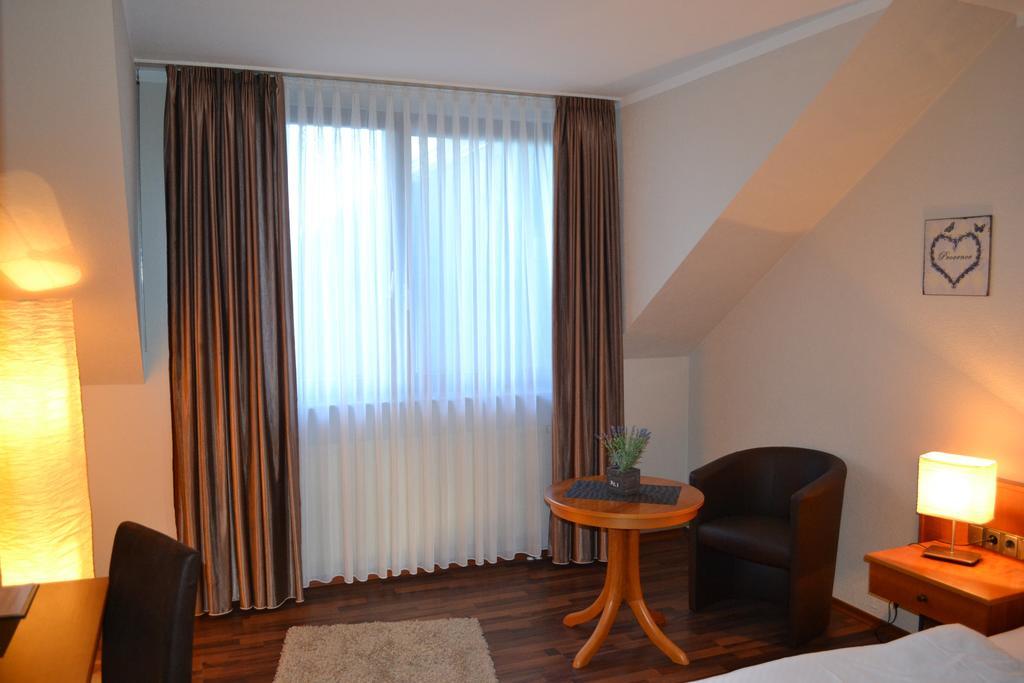 Hotel Garni Zum Dorfbrunnen Bornheim  Ngoại thất bức ảnh