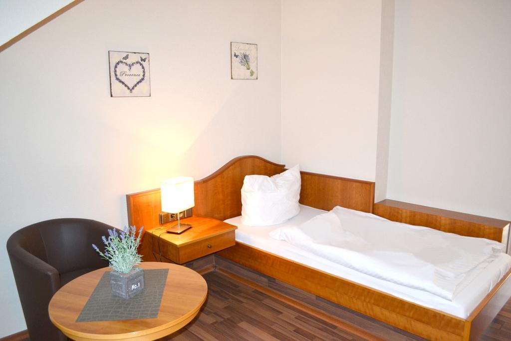 Hotel Garni Zum Dorfbrunnen Bornheim  Ngoại thất bức ảnh