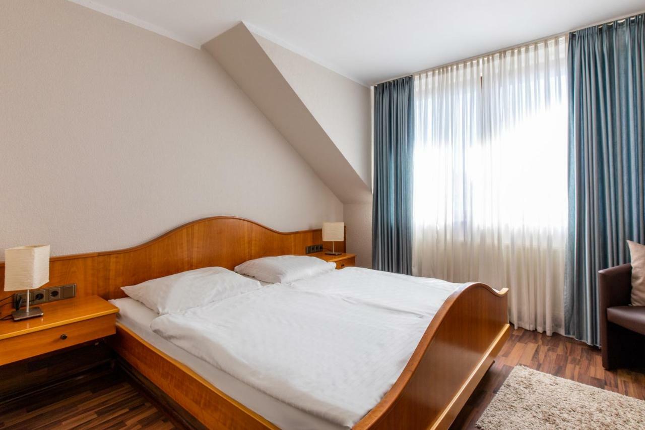 Hotel Garni Zum Dorfbrunnen Bornheim  Ngoại thất bức ảnh